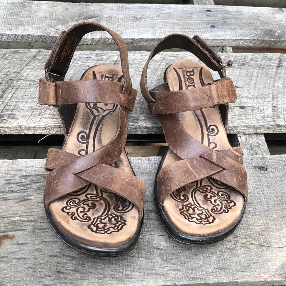 Size 6.5 Born wedge sandals